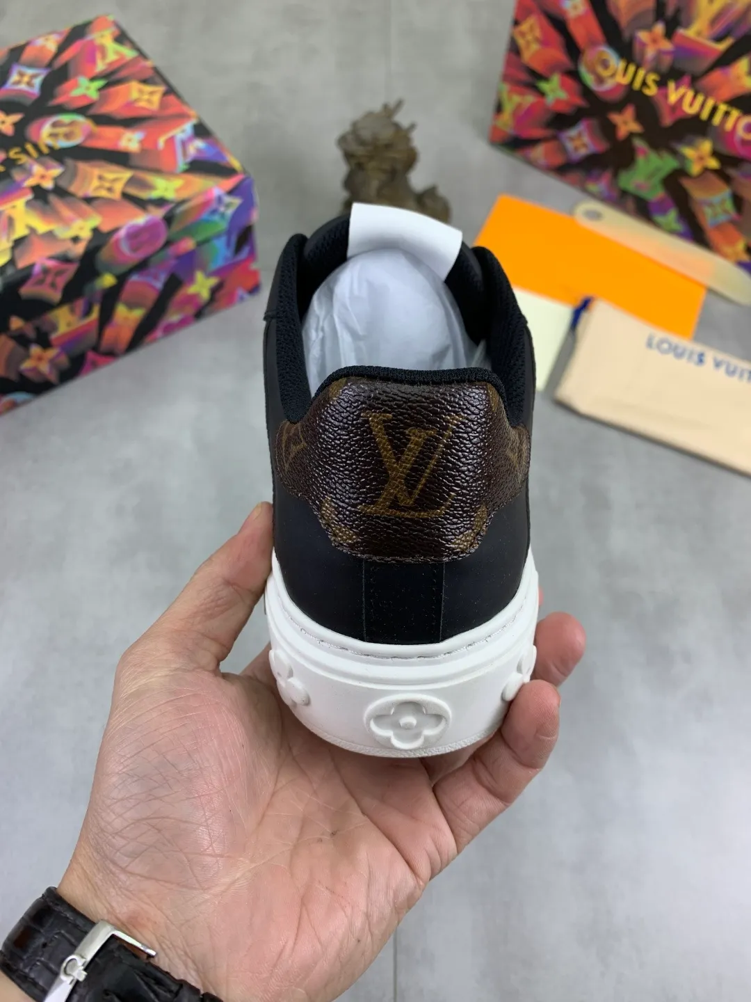 Men's men's shoes P520💰【New style】🆘High quality cowhide【Louis Vuitton】LV official website's latest model🎁casual and fashionable men's shoes👟hot style💥simple and elegant style, exclusive for trendy men. Unique official website's latest brand elements👑original decoration, fashionable and generous, the fabric is made of original denim➕comfortable and breathable mesh lining➕cow leather feet ✅The official website specifies wear-resistant casual outsole, the classic model is taken in real life🎬Color: 4️⃣colors available😍Number of codes: 38-44 Full set of packaging